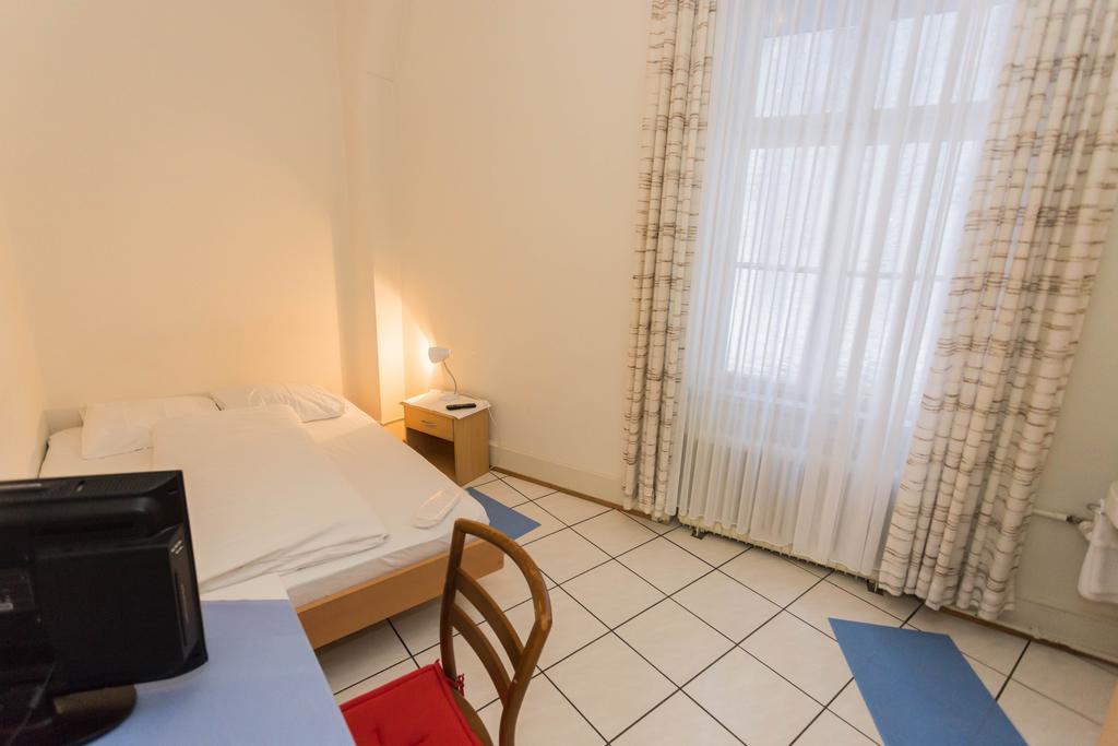 Stadthof Budget Hotel Basel City Center Exterior photo